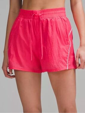 NWT LULULEMON License To Train High-Rise Lightweight Short 4”
